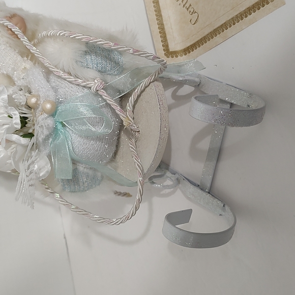 New Winter Baby in Sleigh From the Heritage Signature Collection - Picture 7 of 14